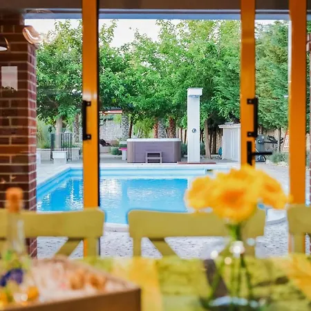 Pequena Perla * Poljica (Zadar)