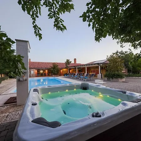 Pequena Perla * Poljica (Zadar)